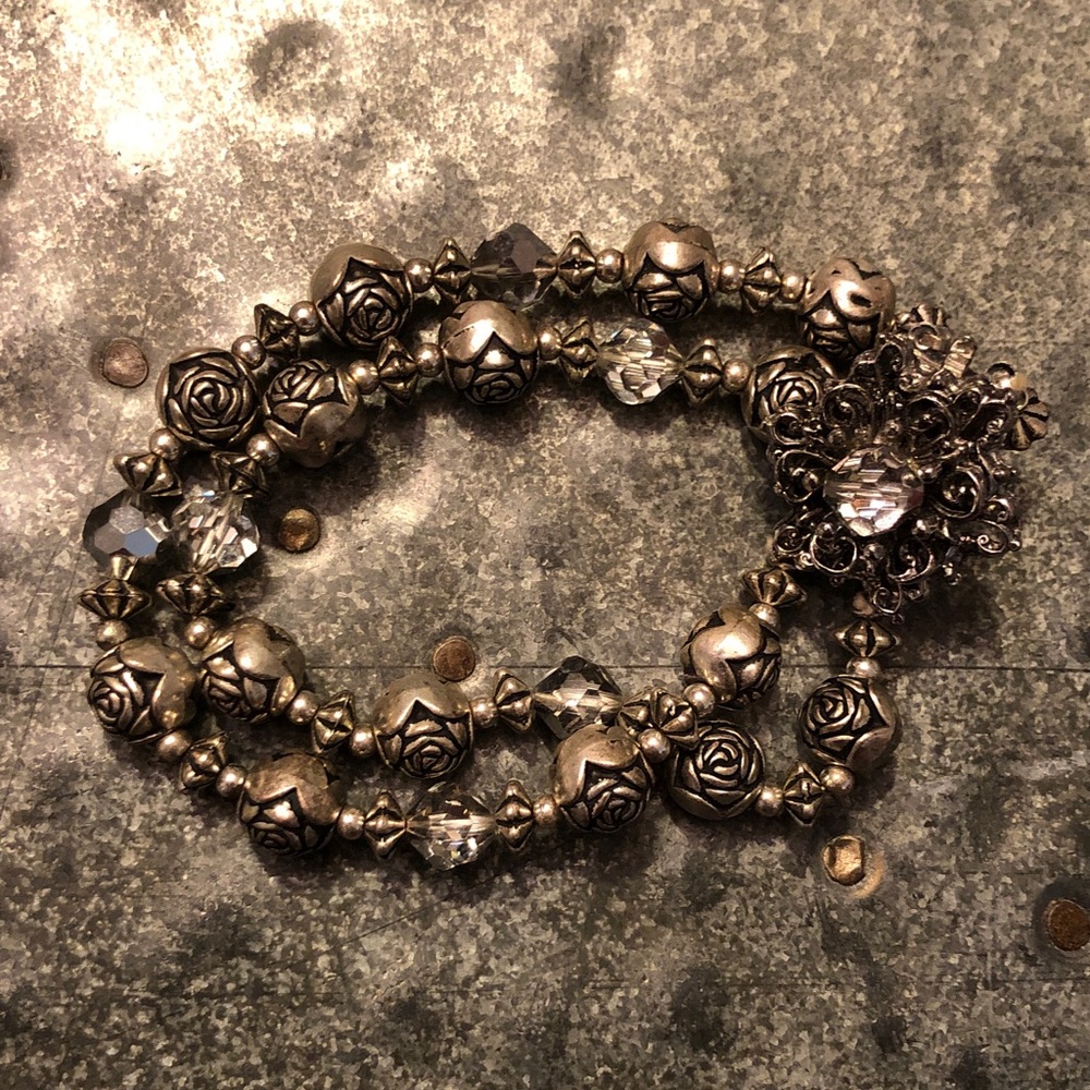 Vintage-Style Rose 🌹 Bead Bracelet in Antique Silver